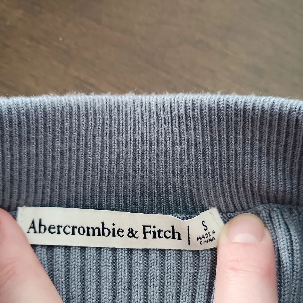 Abercrombie & Fitch Blue Ribbed Knit Midi Skirt Size Small - Picture 3 of 3